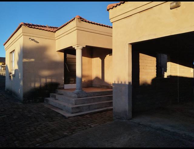 3 BEDROOM HOUSE FOR SALE IN SEBOKENG ZONE 10